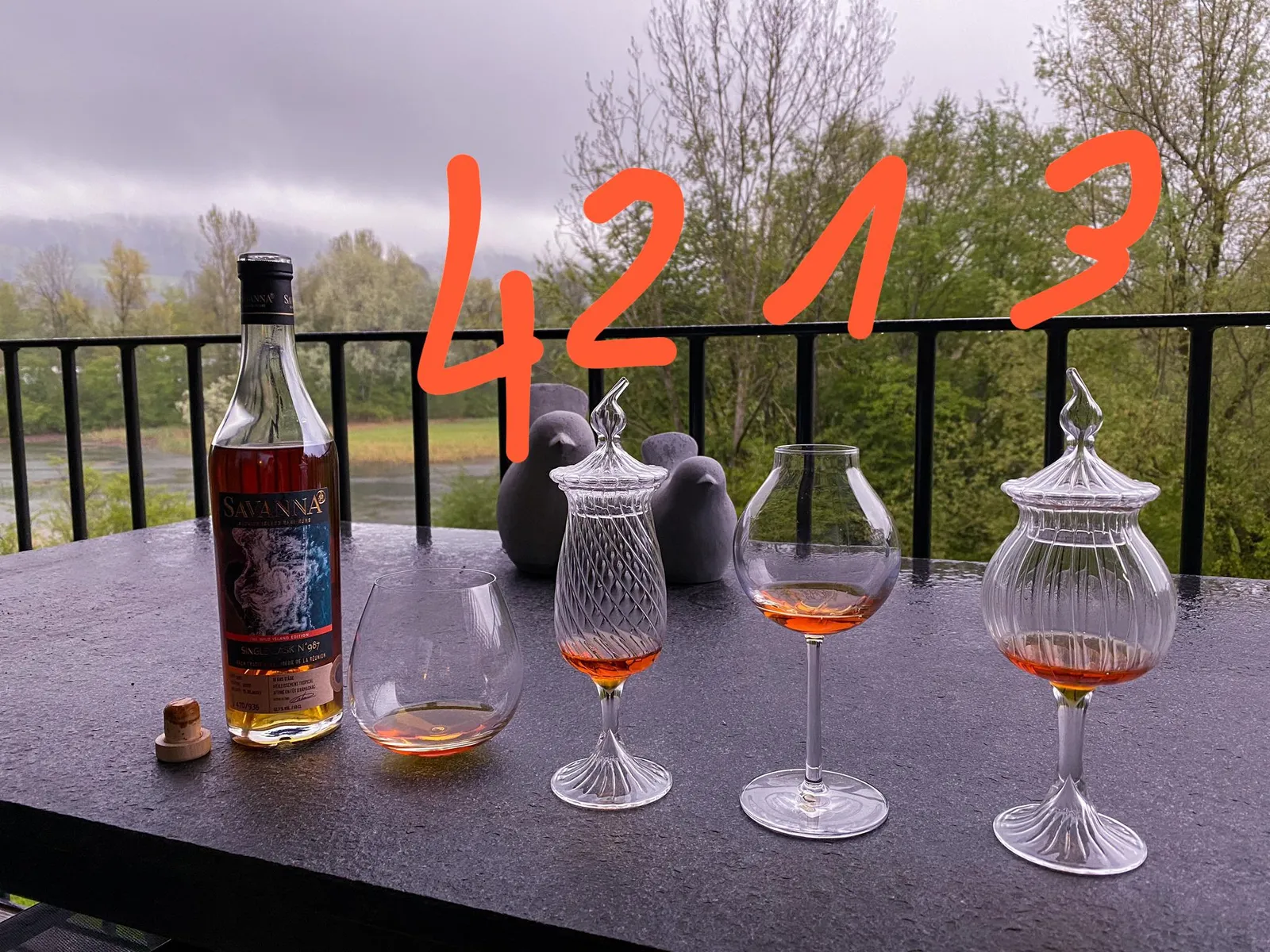 Four different glass shapes with the same rum, the ranking 4-2-1-3 written directly onto the photo